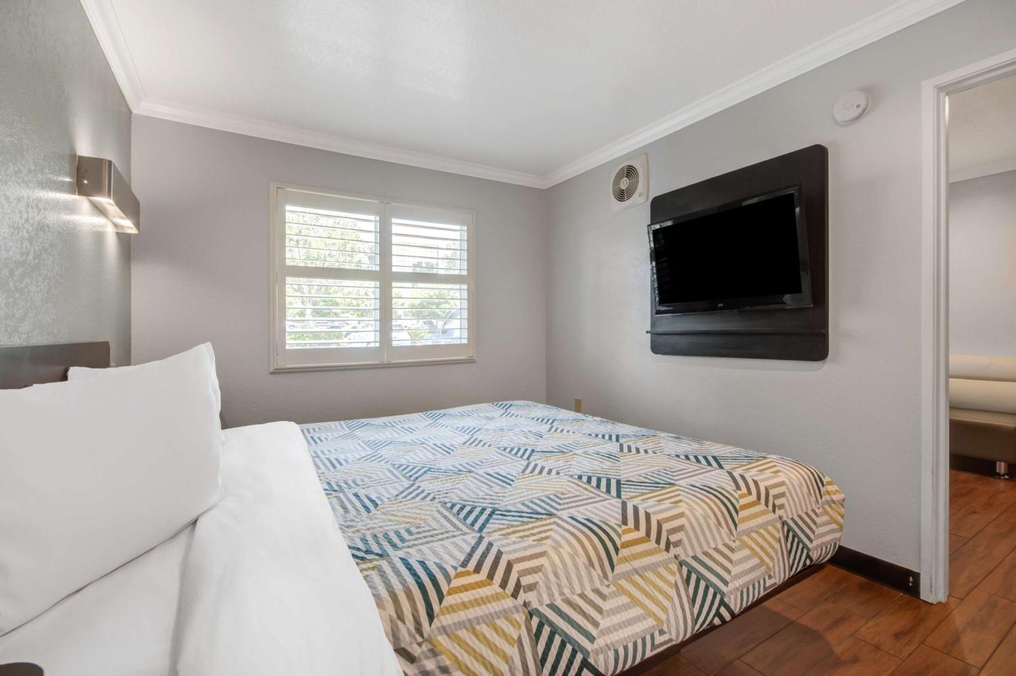 Motel 6 Ontario Ca Convention Center Airport Εξωτερικό φωτογραφία