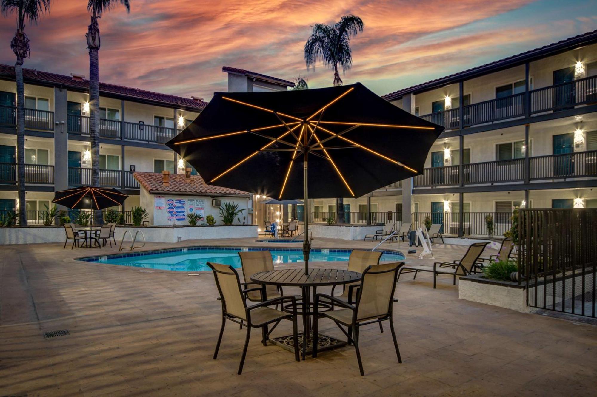 Motel 6 Ontario Ca Convention Center Airport Εξωτερικό φωτογραφία